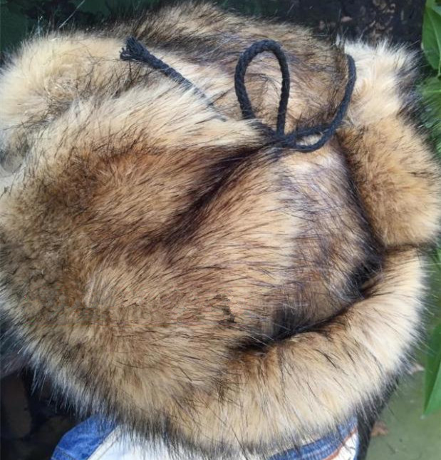 本厂用整张狗皮制作的帽子,环保无腥味,做工精良,闭邪保暖.