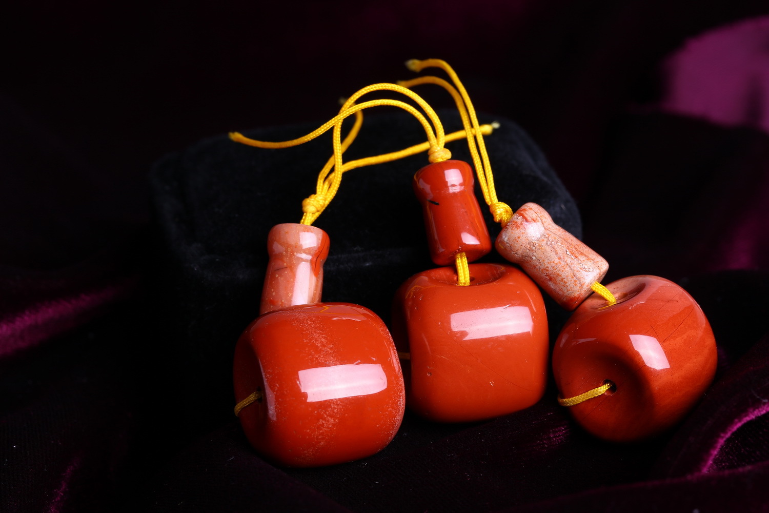 厂家直销 天然红石三通 藏式三通佛头 饰品diy配件