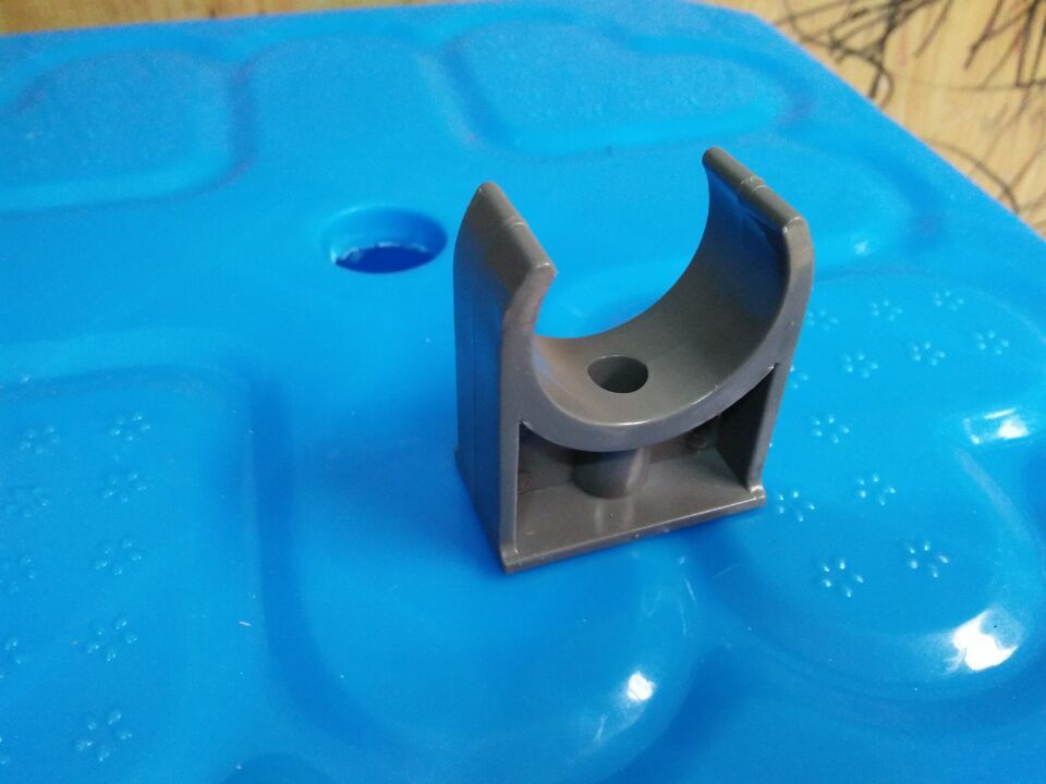 upvc给水管u型夹 迫卡pvc u型卡 平底管卡 托架管卡32mm 1寸