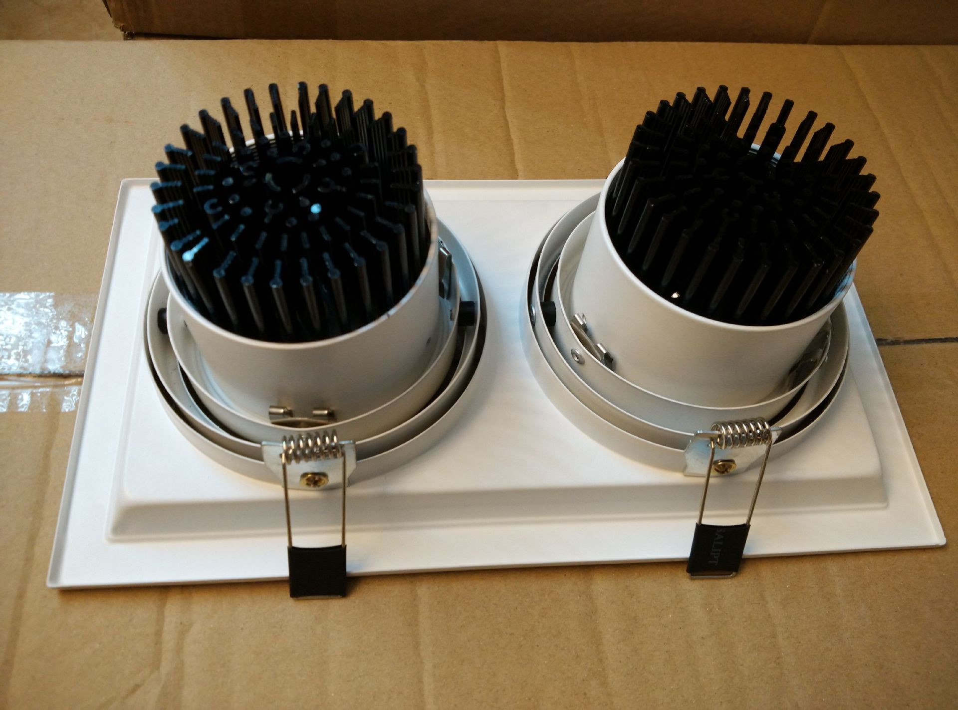 ar80双头格栅灯 5w7w9w10w12w豆胆灯架 cob大功率贴片格栅灯架