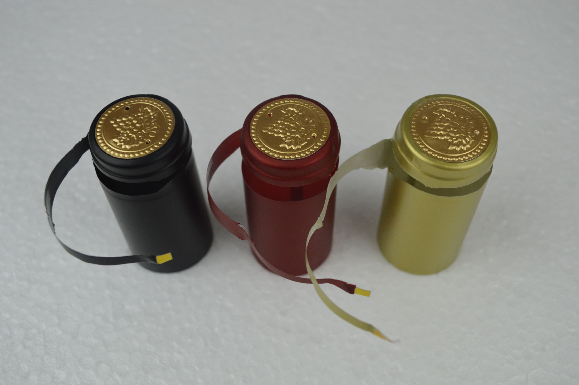 带撕拉线的pvc热缩帽 热缩膜 红酒帽 定做 油瓶热收缩帽 帝伯仕