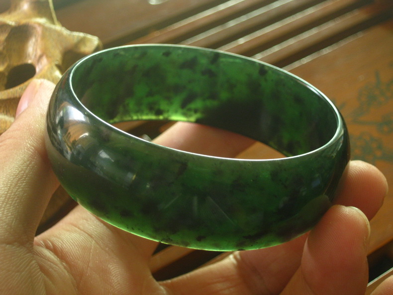 正品蓝田玉墨绿玉加宽手镯 送礼必备女款保健礼品玉镯子 量大价优
