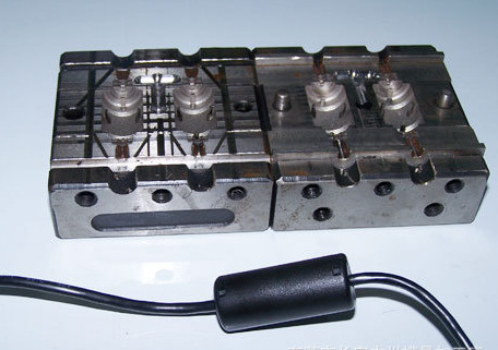 东莞大型模具厂家专业制作磁环注塑模具,成型模具