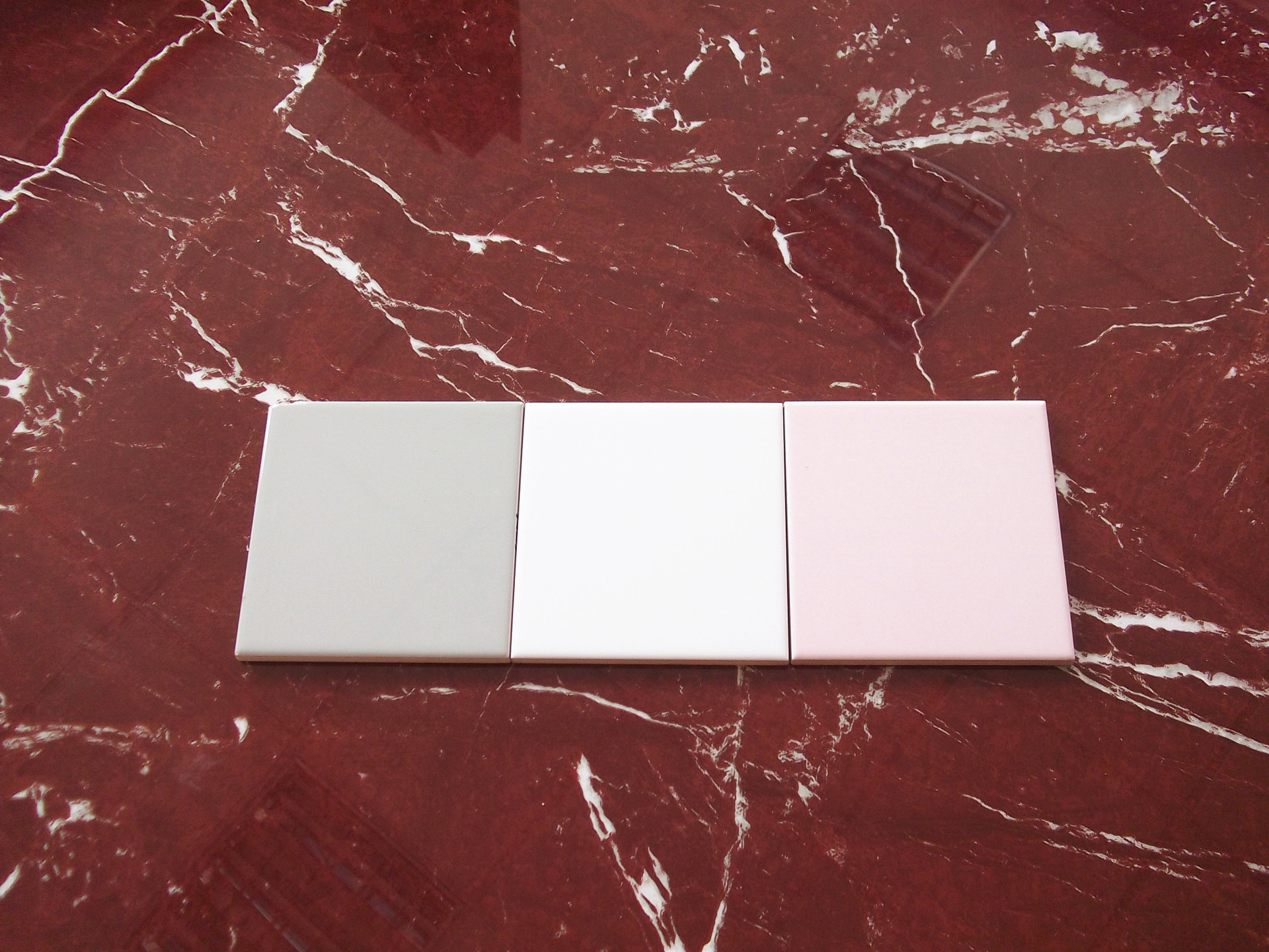 规格:100*100mm(另有150*150,200*200,300*450等纯色彩色瓷片) 颜色