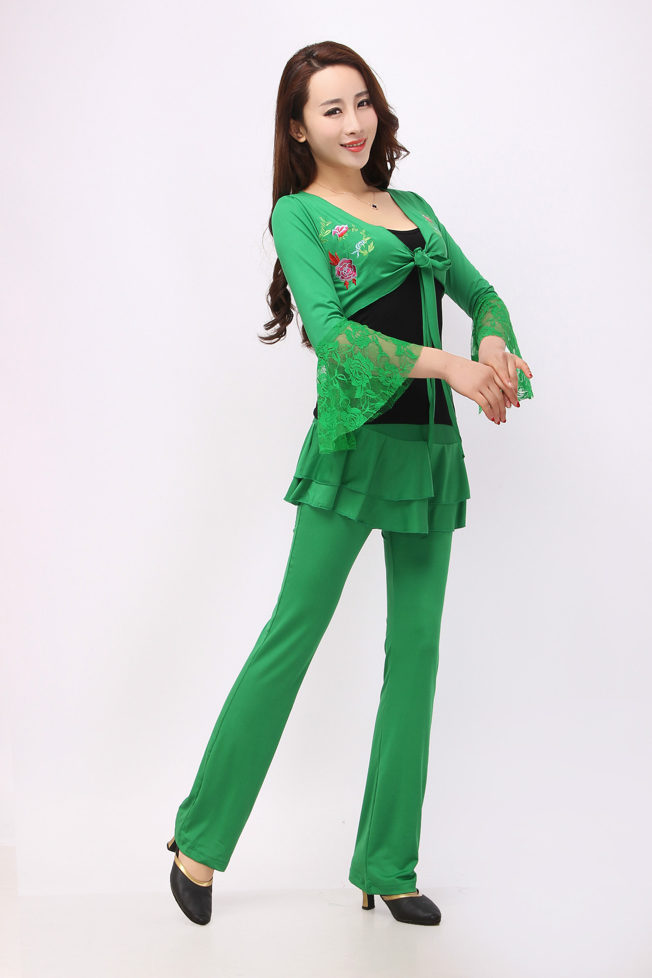 供应新款广场舞服装套装 春夏长袖舞蹈服刺绣三件套319款