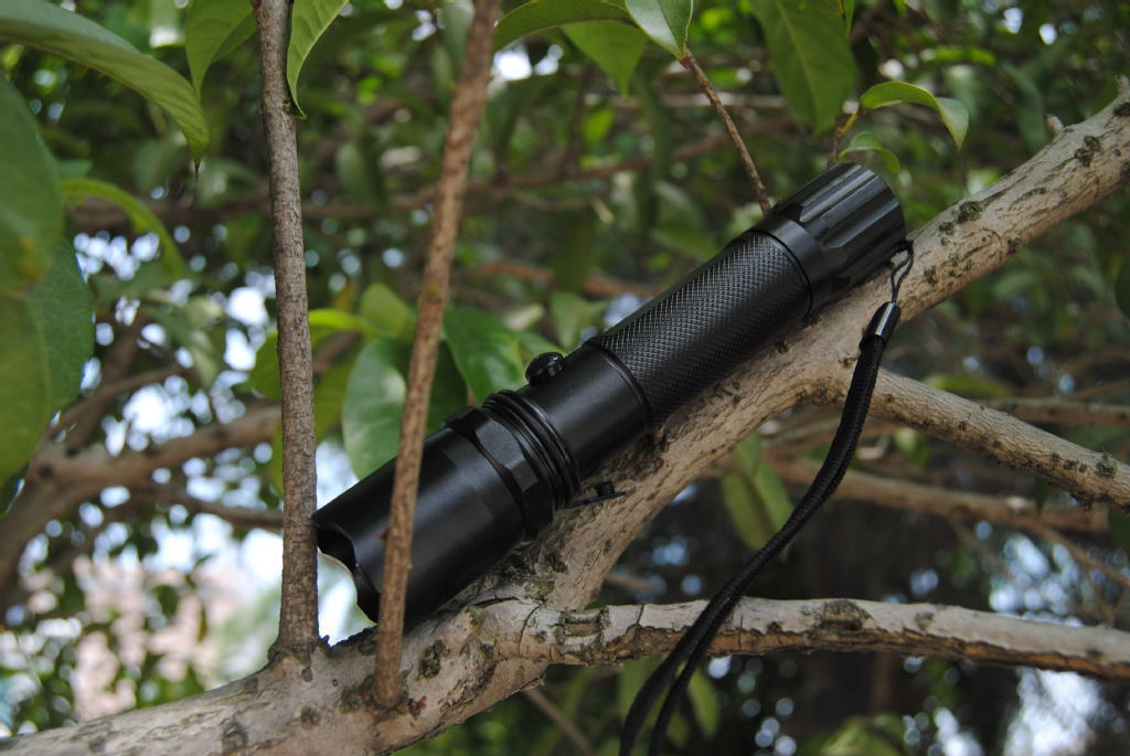 led强光手电筒18650锂电三档铝合金户外家用充电防身迷你防水手电