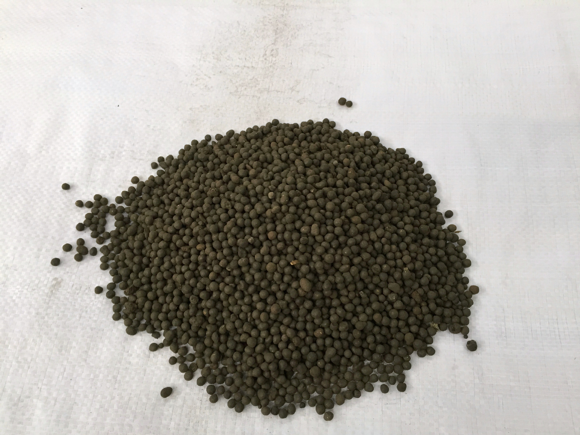 泥炭土颗粒 圆粒草炭土-多肉介质兰花植料 颗粒泥炭土3-5mm