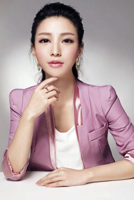 陈曦简介: 1991年出生,2013年毕业于浙江传媒学院播音与主持艺术本科