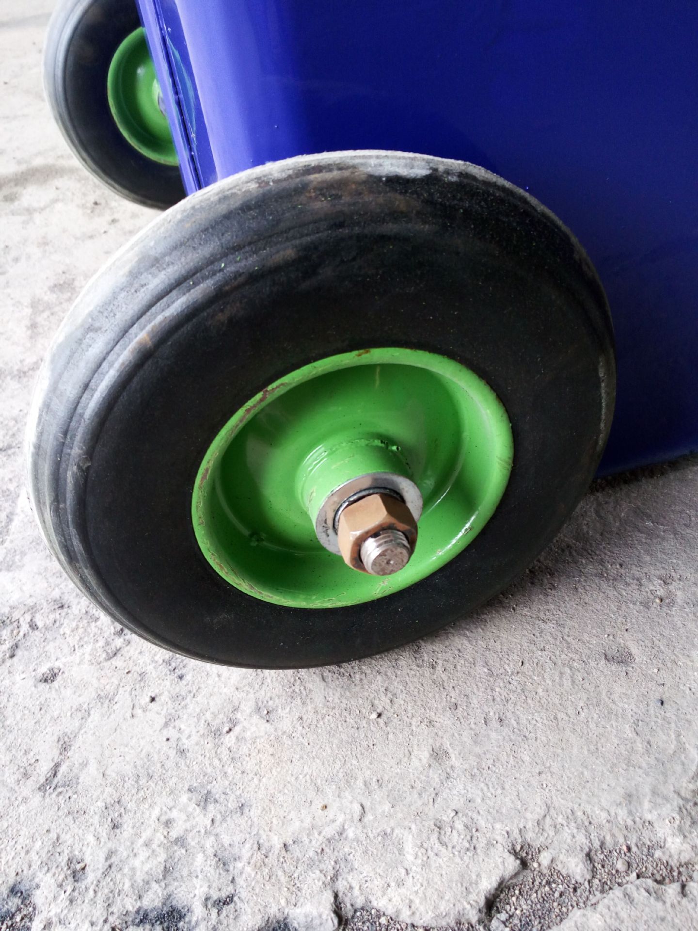 4带盖带轮带字体户外垃圾桶-生姜产业网