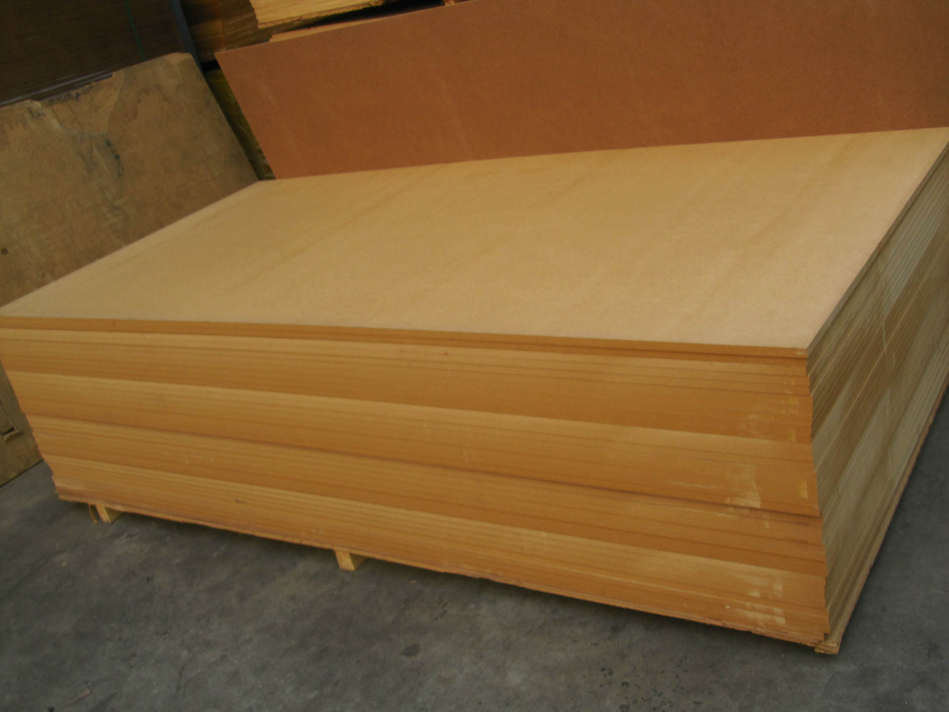 荐18mm十八厘高密度纤维板 可三聚氰胺贴面家具室内装潢密度板