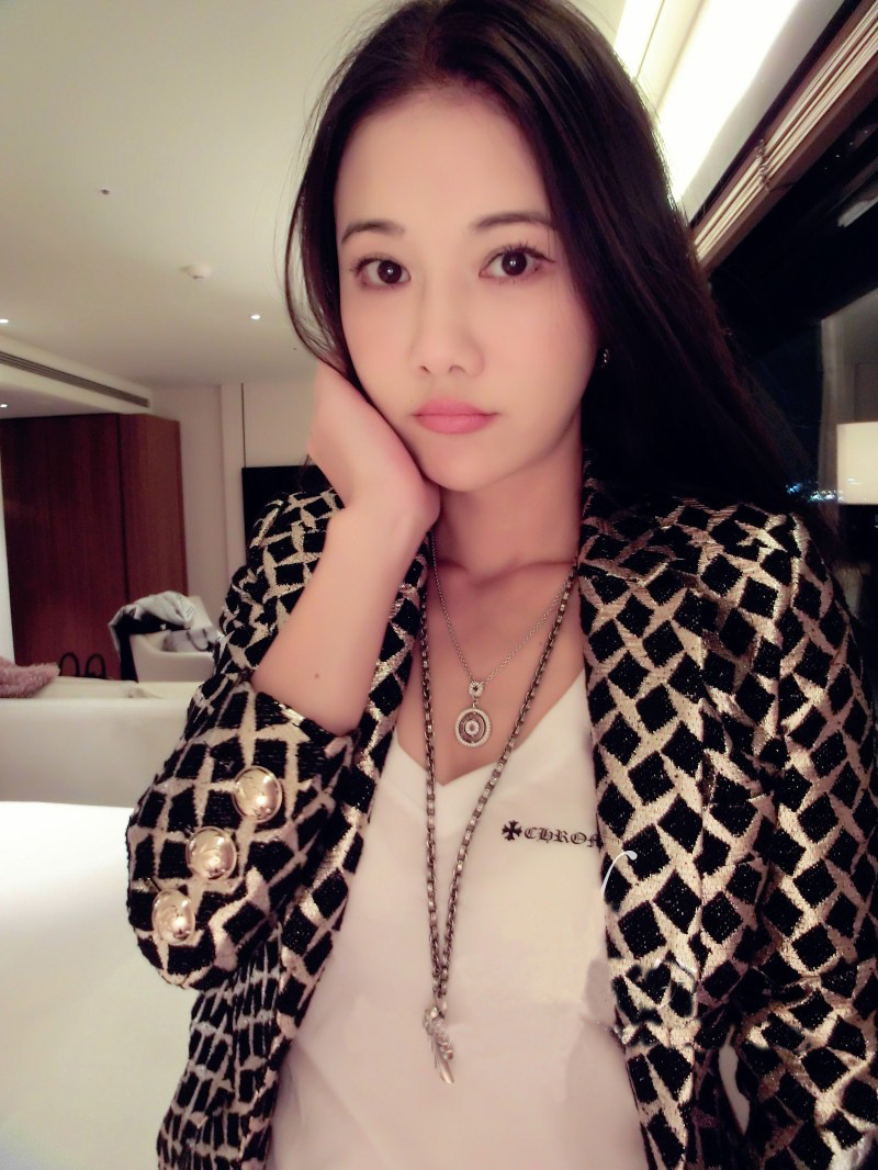 供应春装刘钰懿纺明星同款呛口小辣椒奢迷型格提花修身外套套里西