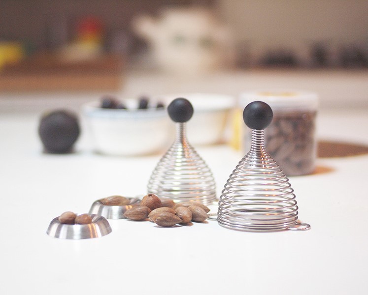 新款 创意弹簧砸核桃神器 吃货实用小工具 弹簧砸坚果神器