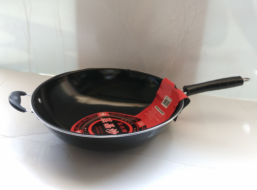 搪瓷炒锅可以用来炒菜,亦可进行煎,炸操作