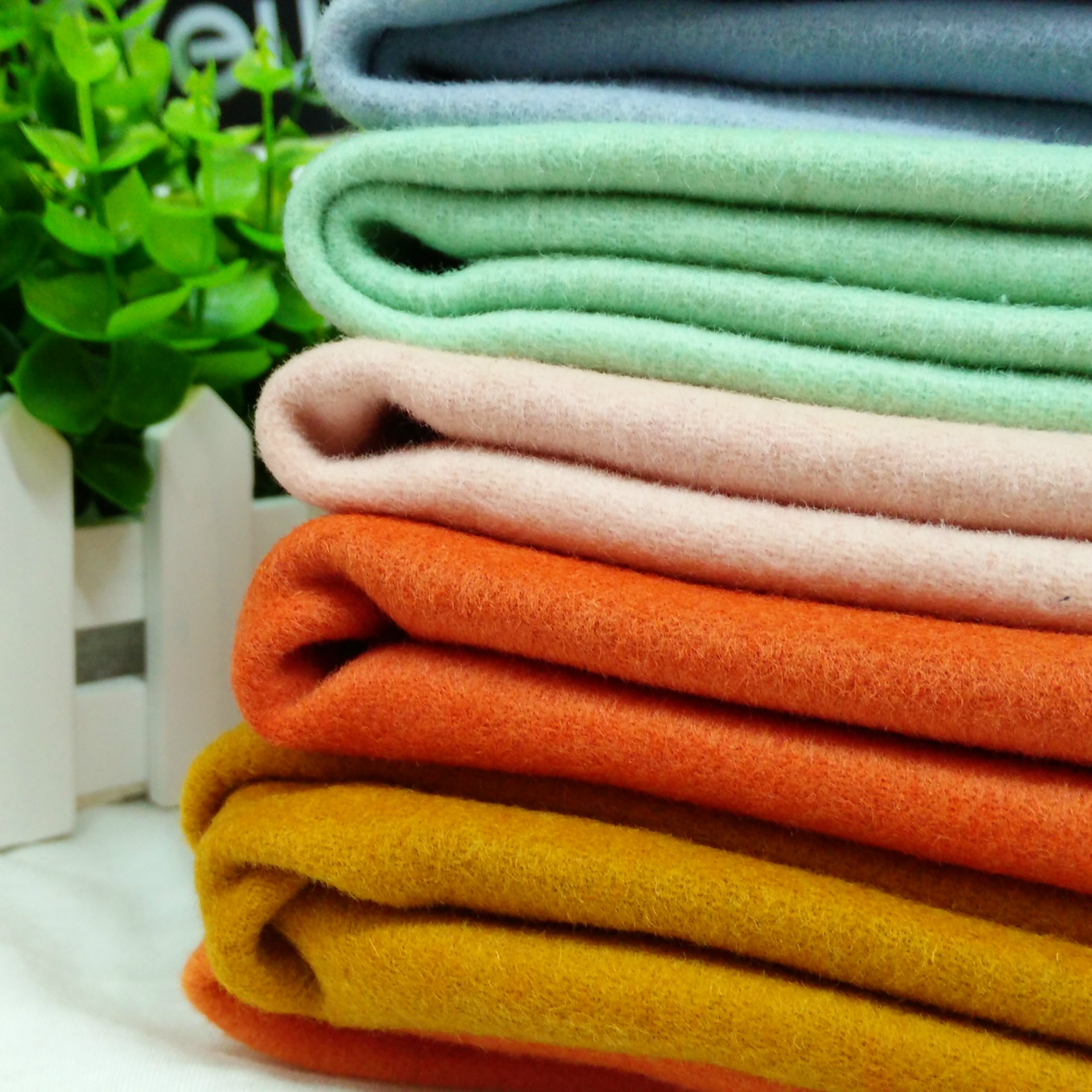 现货供应 80%羊毛粗纺素色双面大衣呢 秋冬棉服时装羊绒面料