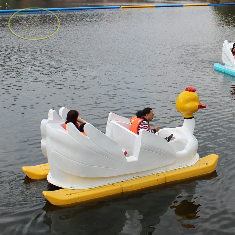 【夏季热销】福龙供应定制水上四人座脚踏船 造型各异 颜色亮丽