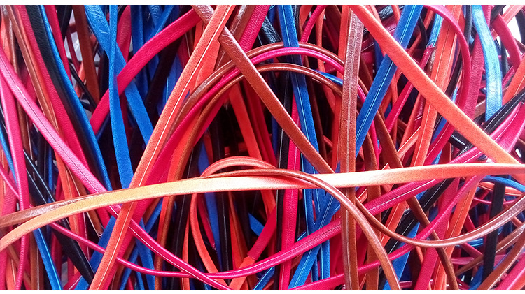 厂家直销 欢迎来料加工pu抽条鞋包配饰扁皮绳 彩色皮条压边条