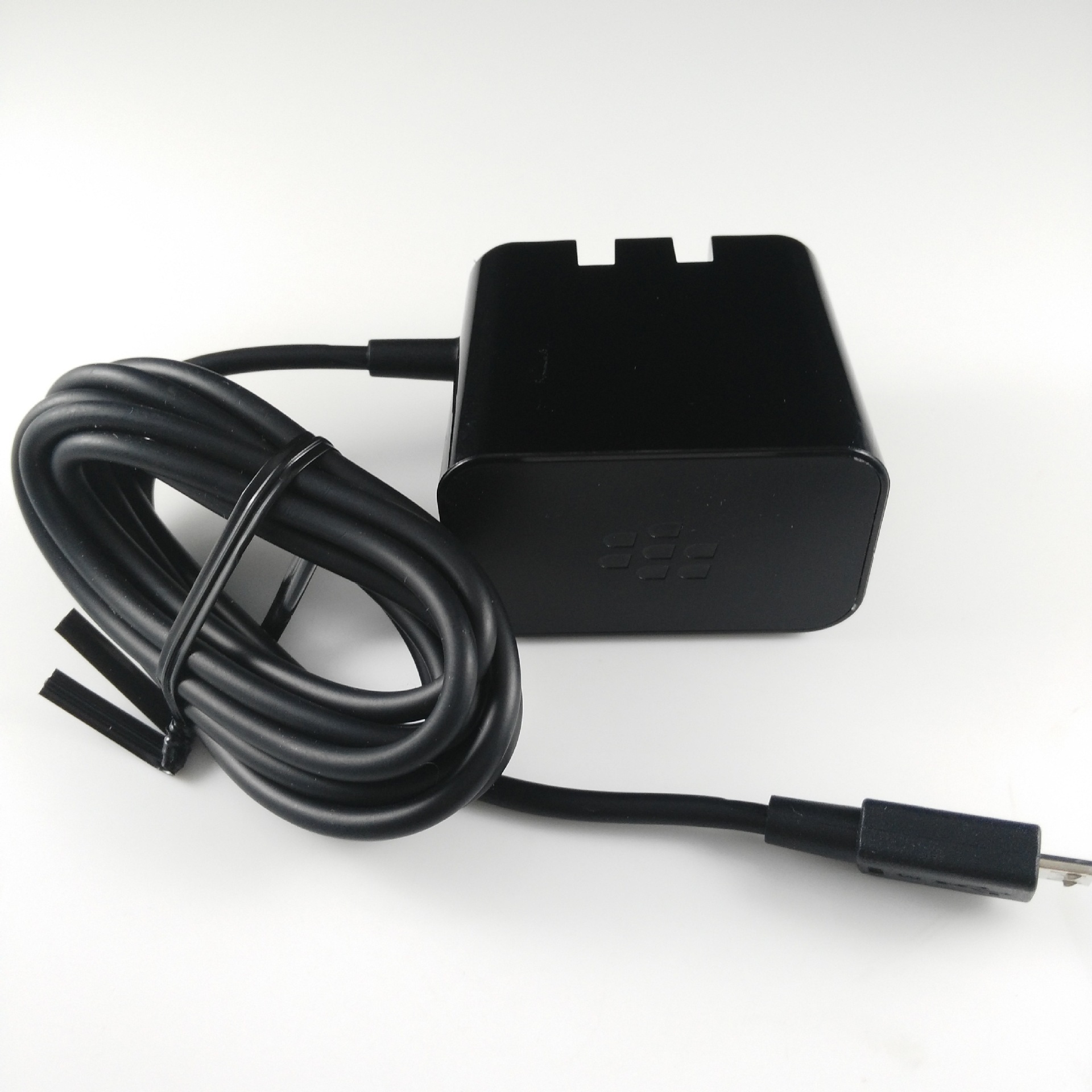 厂家直销黑莓平板充电器 5v2a黑莓带线充电器 黑莓平板电脑充电器