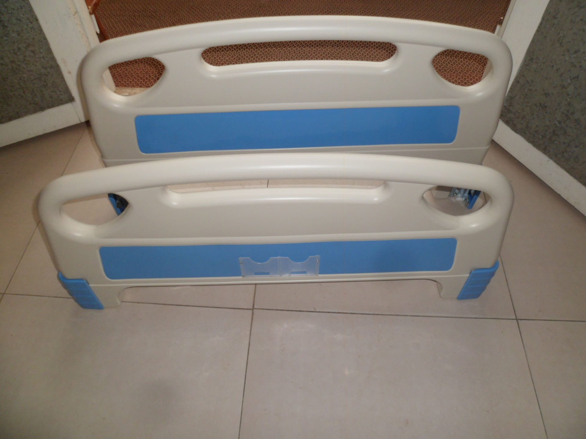 批发供应各类病床医疗床配件餐桌abs床头 手摇单双摇床头护栏