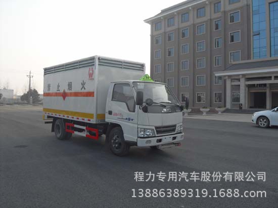 江铃易燃气体厢式车1