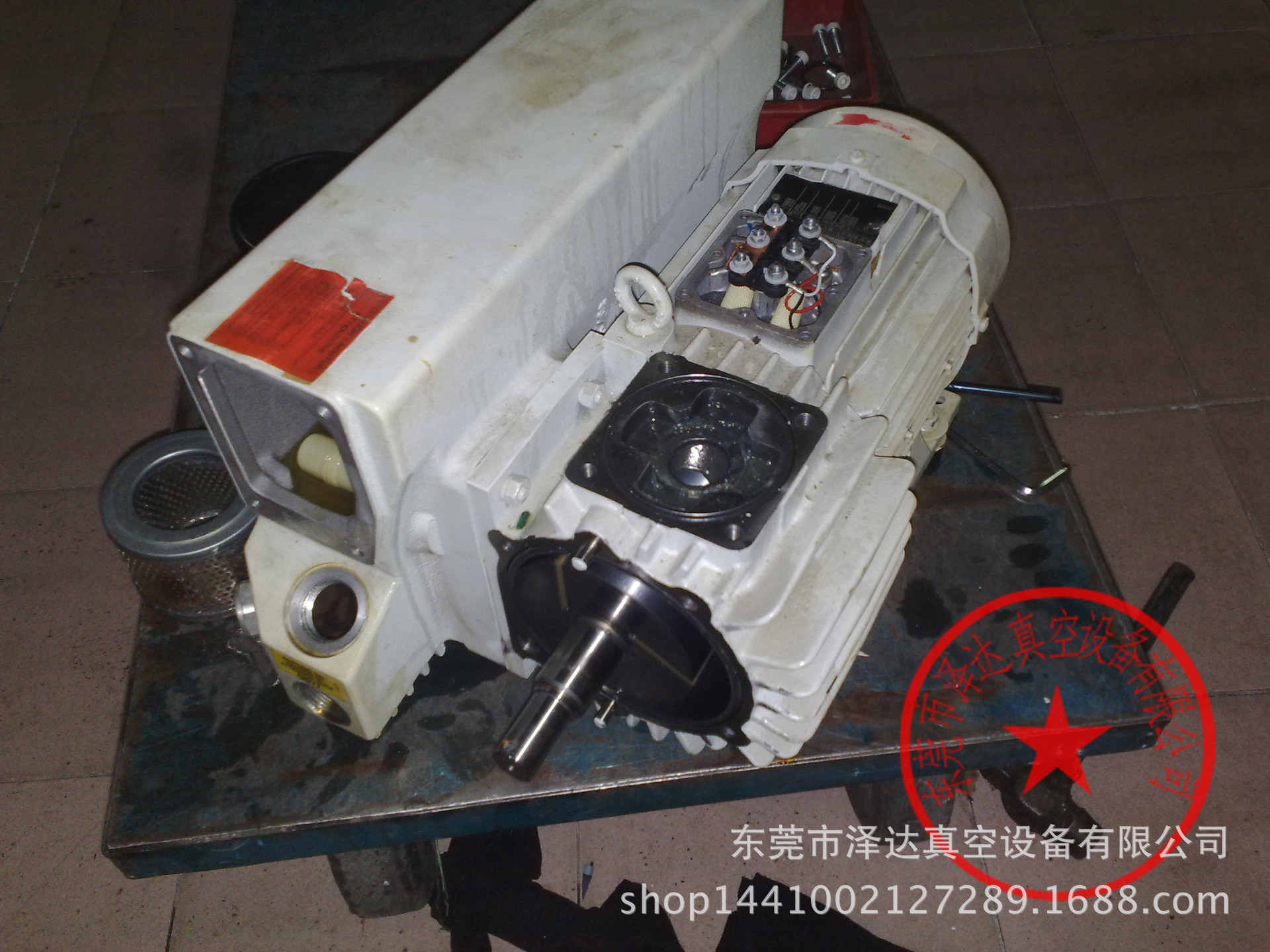 专业维修保养德国莱宝真空泵1