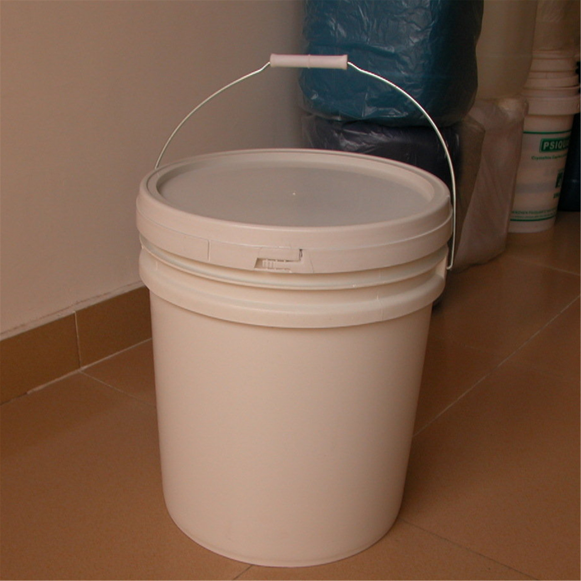 厂家直销 20公斤白色涂料桶 20l化工桶 机油桶 20升乳胶桶