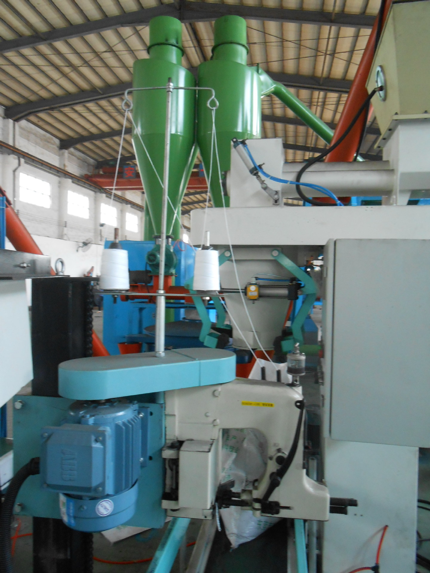 2016年运通全新研发智能环保科技自动计量包装机胶粉打包机