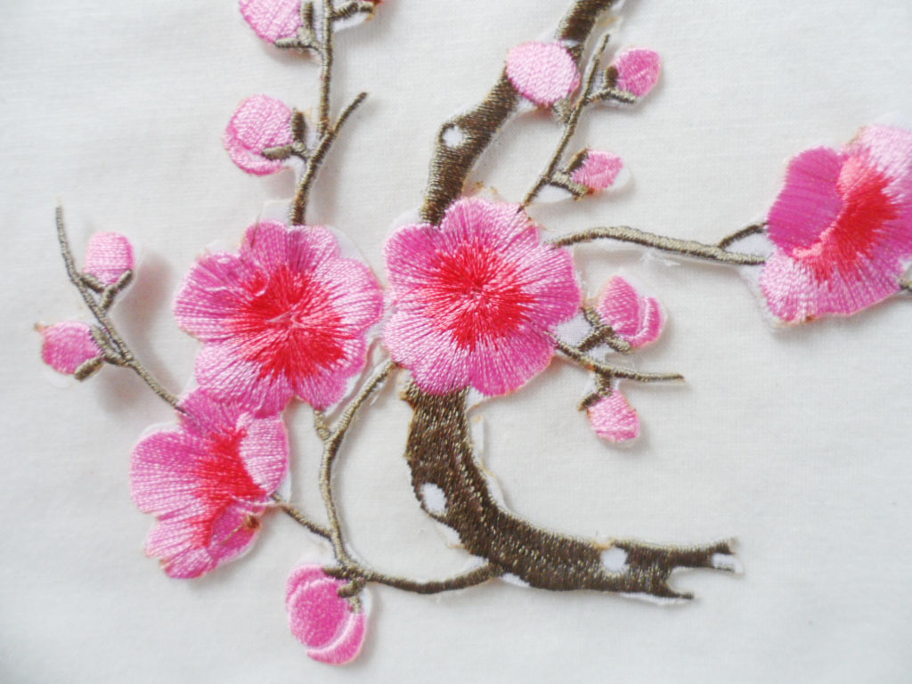 厂家服装绣花diy领花舞蹈服花朵刺绣一剪梅梅花布贴烫熨绣花贴