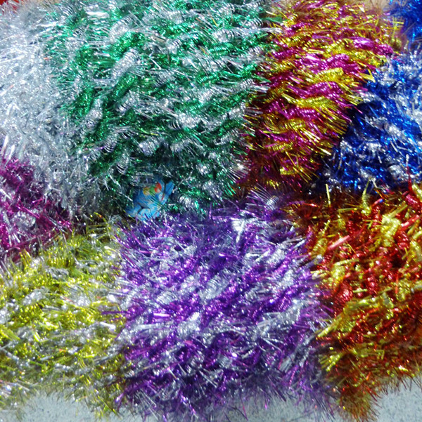 节日装饰圣诞树装饰品学校幼儿园装饰圣诞拉花彩带毛条彩条批发