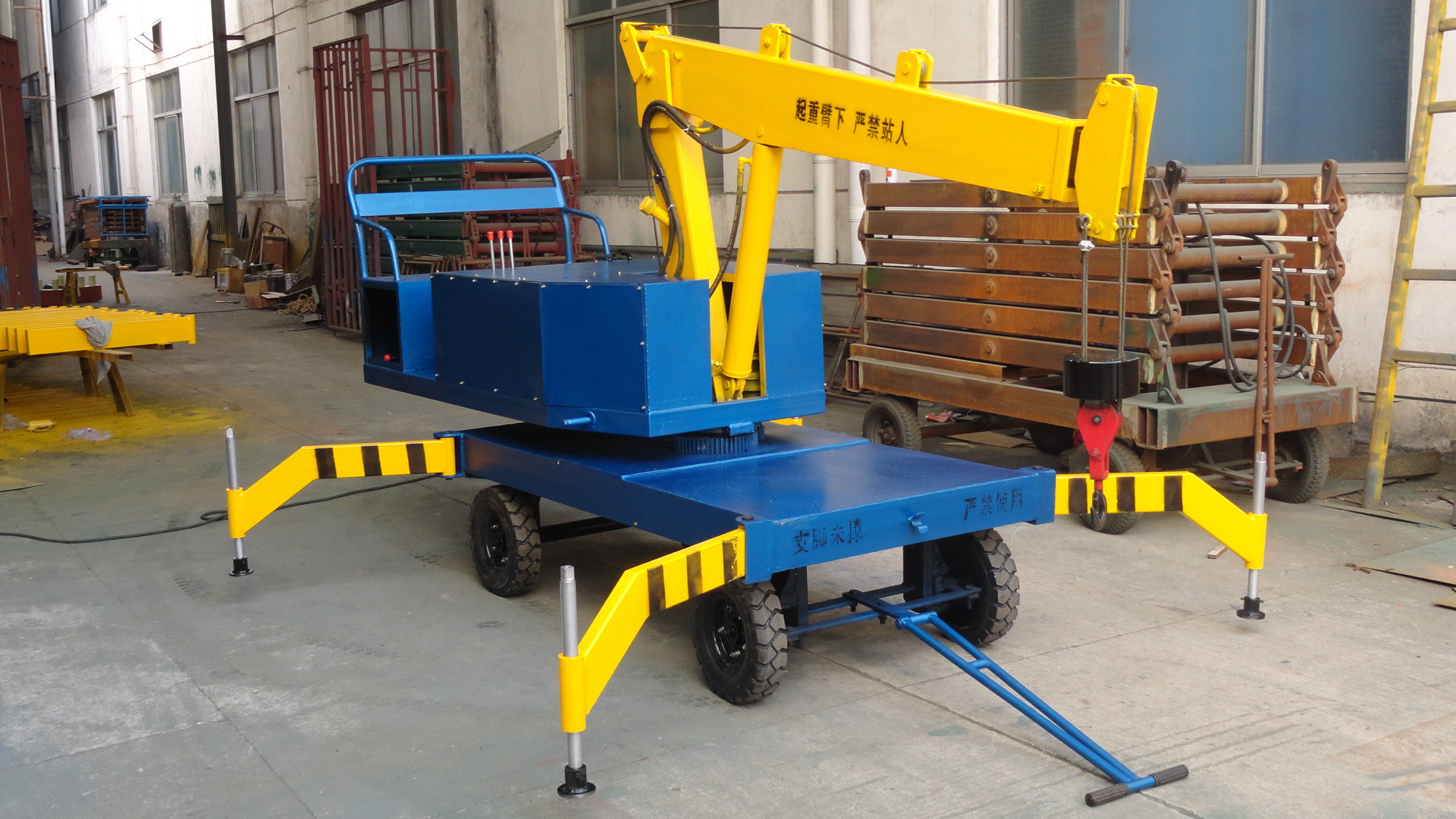 泰鼎定制电动配重式旋转吊车 电动液压吊车 配重式吊车 移动吊机