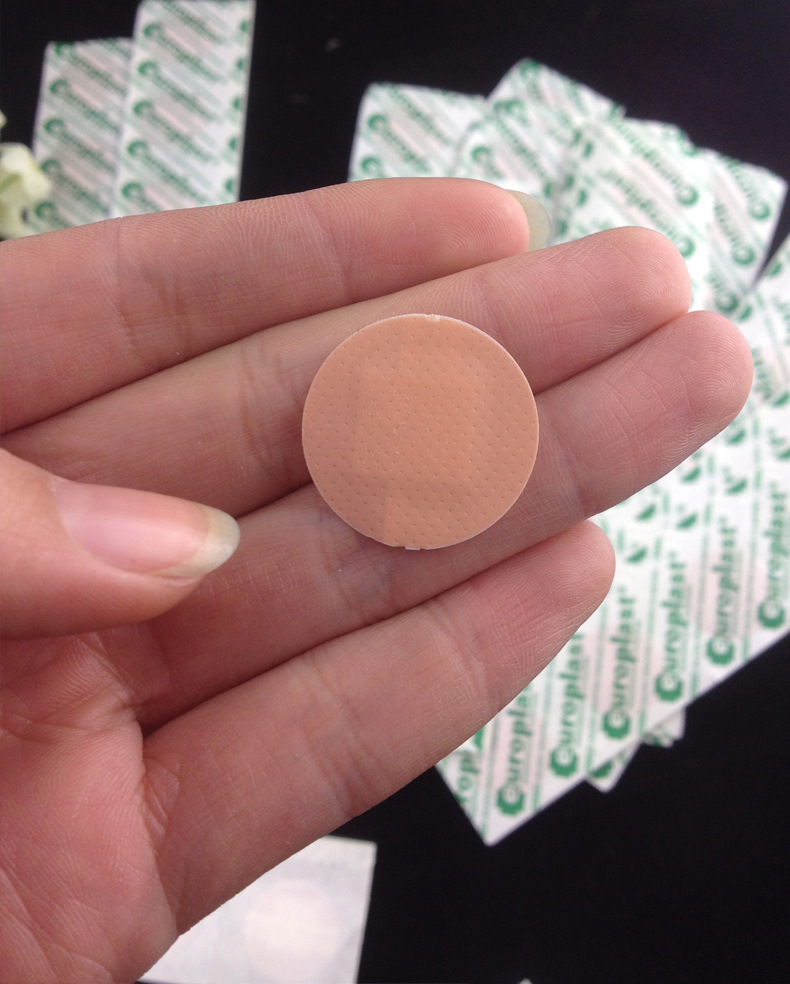 厂家现货供应圆形防水透气创口贴埋线术后贴针眼贴针孔贴创可贴