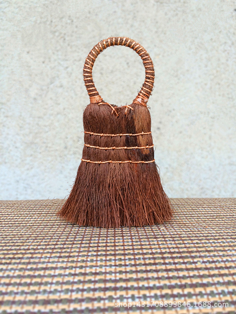 品名:棕毛茶刷 作用:用椰棕树植物纤维毛制成的刷类制品叫棕毛刷.