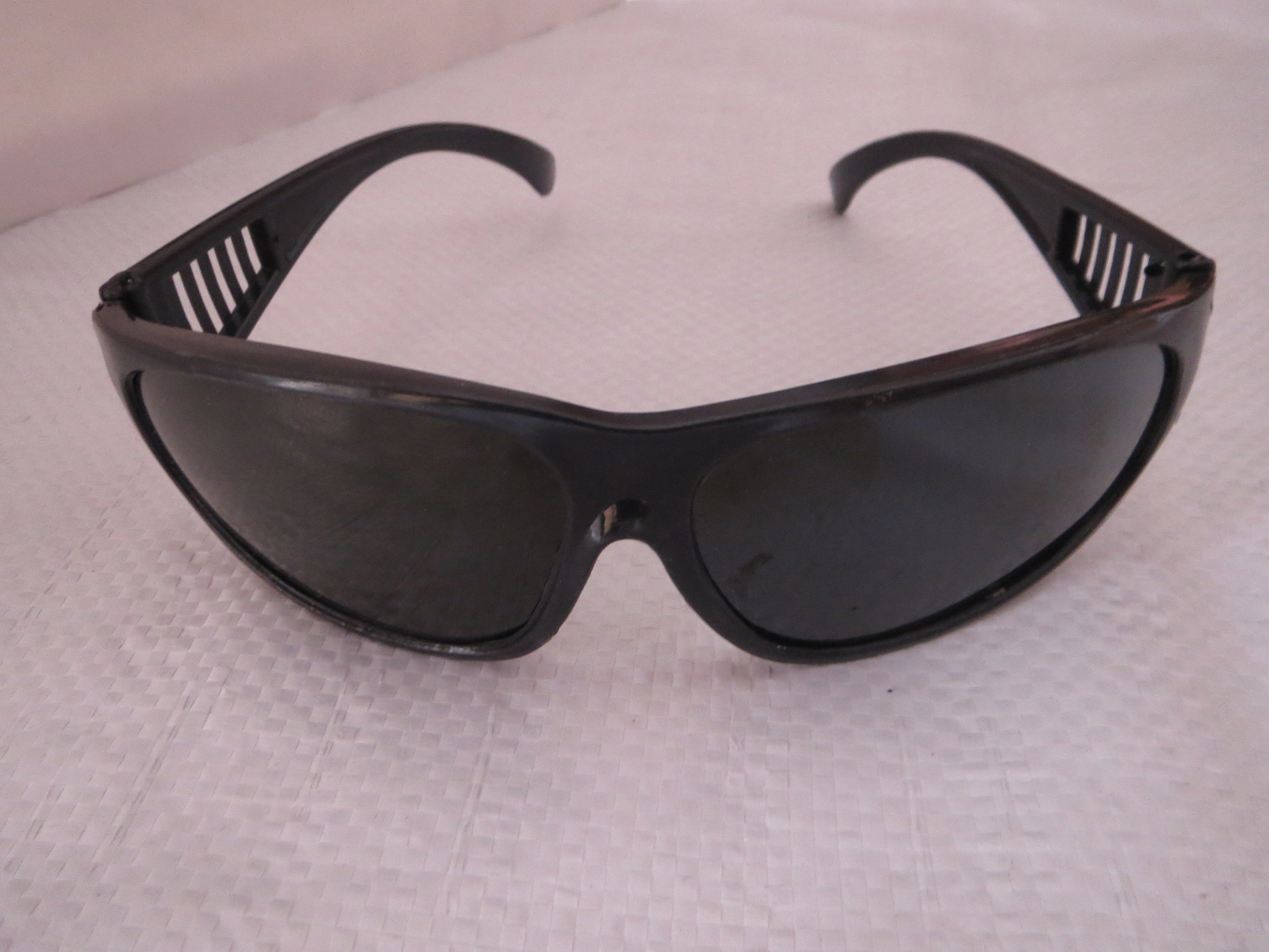 批发供应电焊眼镜电气焊眼镜防护眼镜劳保防护眼镜209黑色平光镜