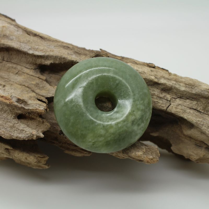 天然岫玉保平安男女款挂件 东北岫岩玉带雪花平安扣玉石吊坠