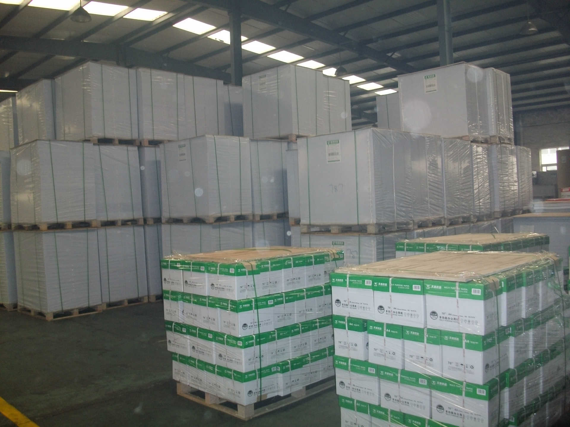 厂家大量供应批发a4 复印纸 打印纸 欢迎电询