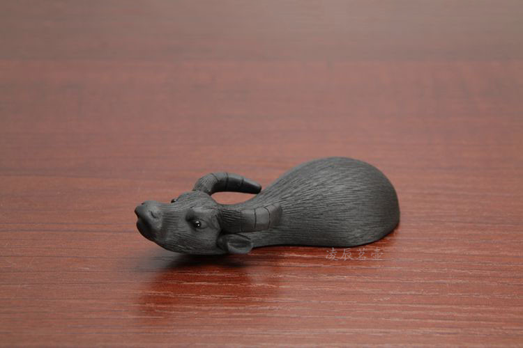 三,【拉毛小牛】规格:长度:8厘米;宽度:3.8厘米;高度:1.