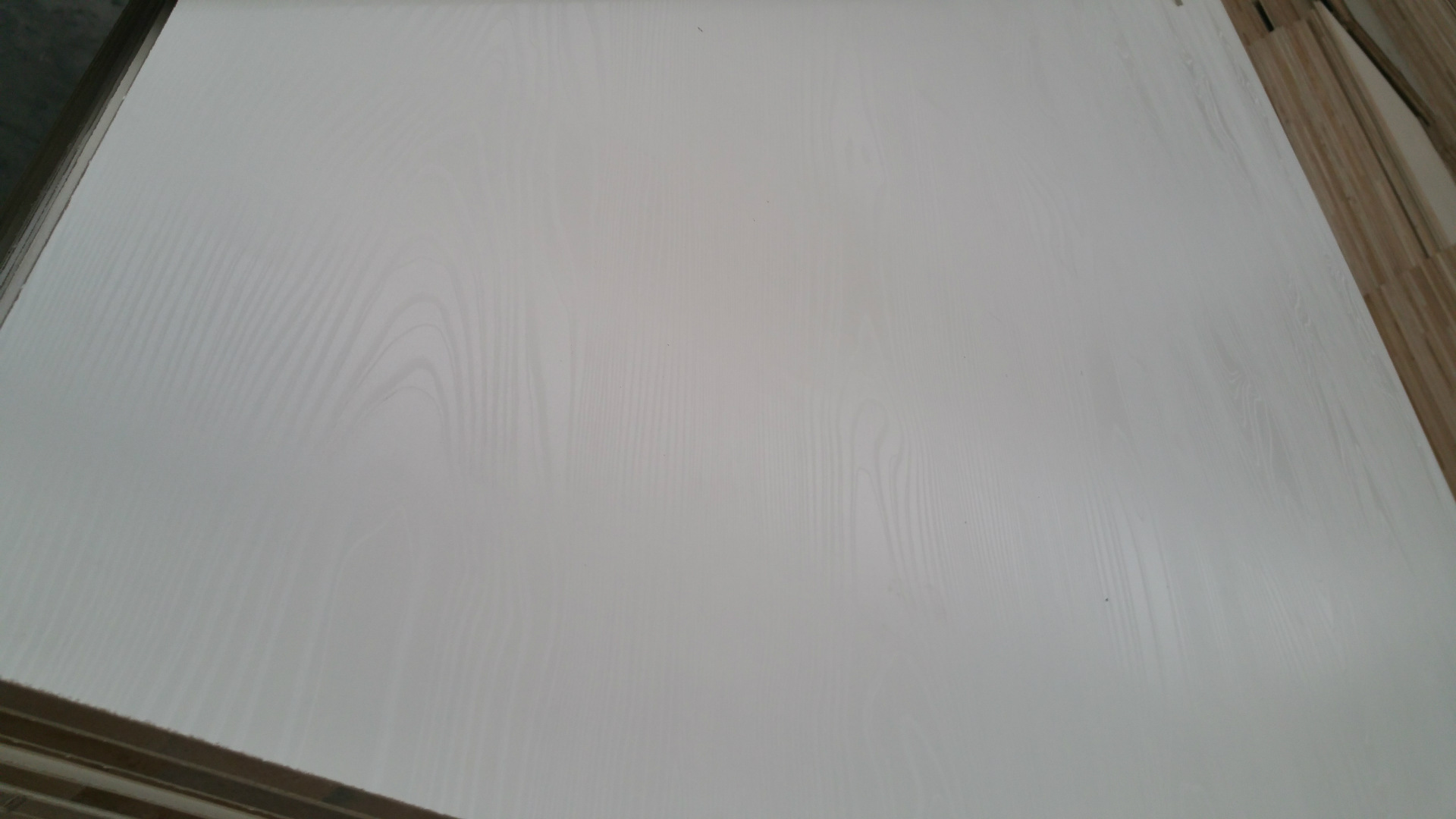 健康免漆生态板17mm暖白大浮雕