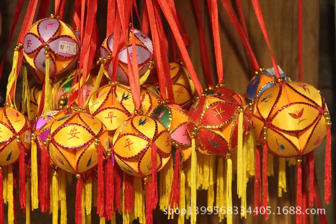 广西壮族绣球 一生平安字 纯手工刺绣 民族手工 8公分绣球