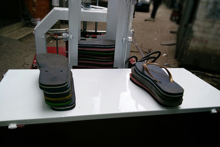 本机用于橡胶泡沫鞋底磨直边,圆边,坡跟直边等,磨边均匀,粗细自动修平