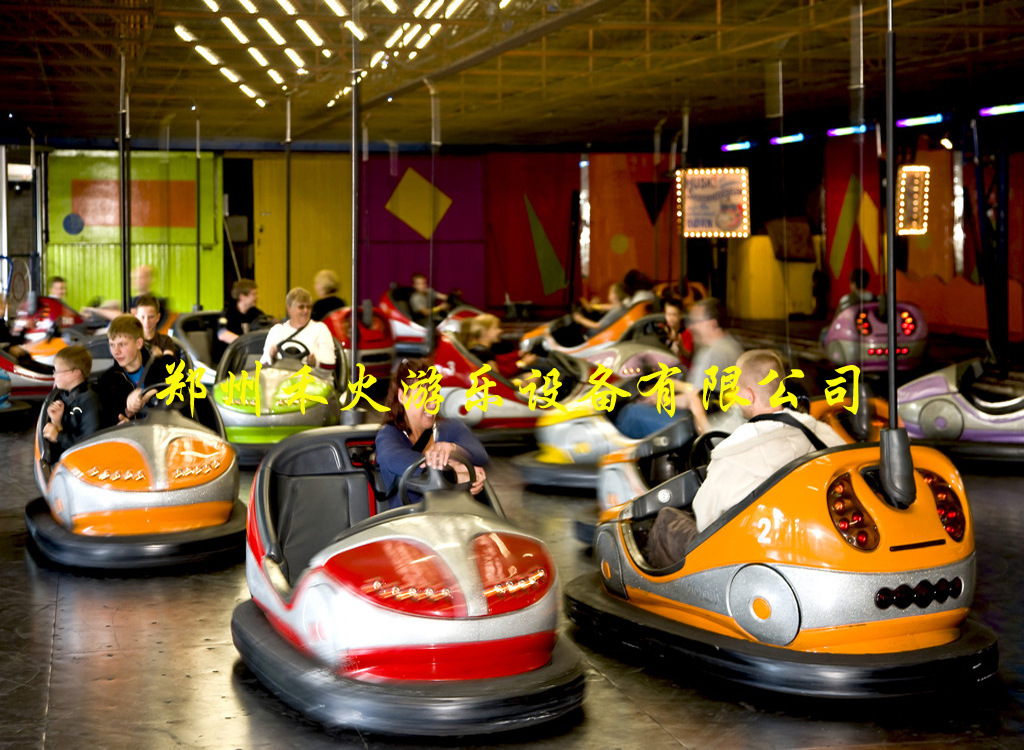 大型双人碰碰车游乐场儿童电瓶碰碰车游乐设备厂家直销禾火