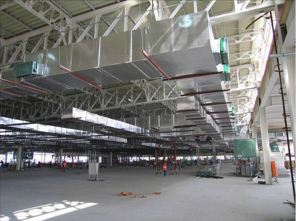 可利用建筑空间,空调箱的出风段位置等设计并安装消声静压箱;   7,当