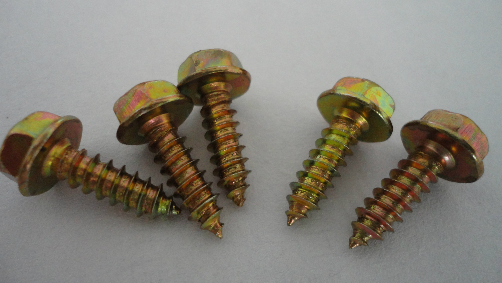 厂家直销十字槽凹穴六角头带垫自攻螺钉4*16 加硬8.8级