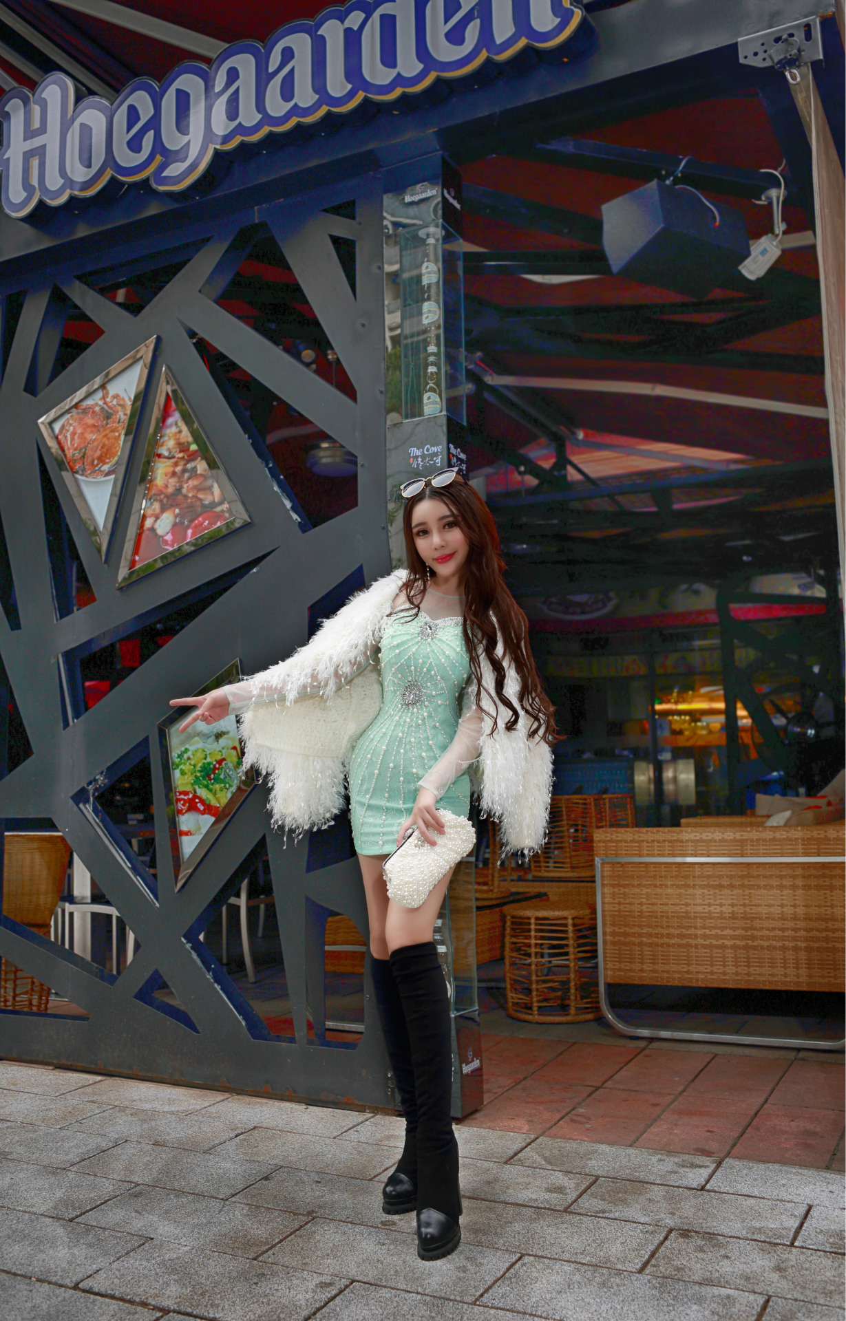 货源类别 现货 主图来源 实拍有模特 风格 瑞丽 图案 纯色 工艺 拼贴