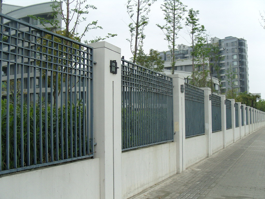 北京上门安装小区别墅围墙铁艺围栏 安全设施防锈护栏篱笆围墙