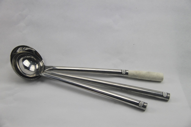 不锈钢炒勺汤勺木柄大炒菜勺加厚打菜勺打汤勺子厨师用长柄