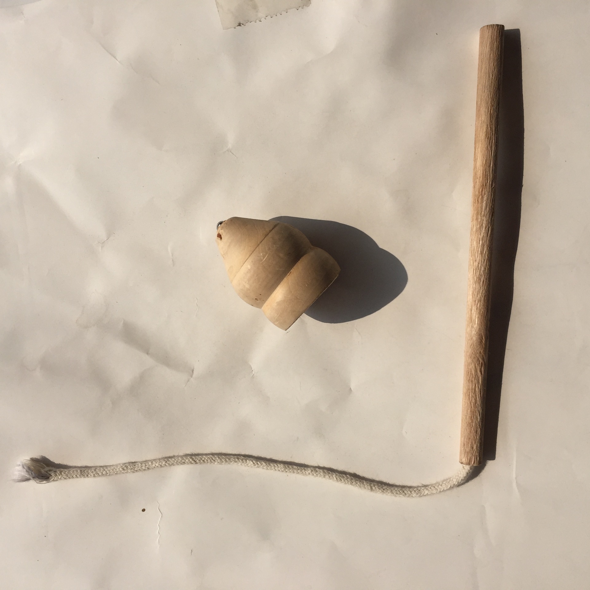 厂家直销 木制陀螺 送鞭子 儿时经典怀旧玩具 健身用品