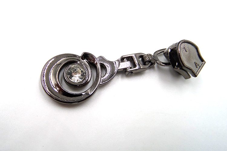 厂家现货供应拉链头 5#尼龙底座吊黑电镀