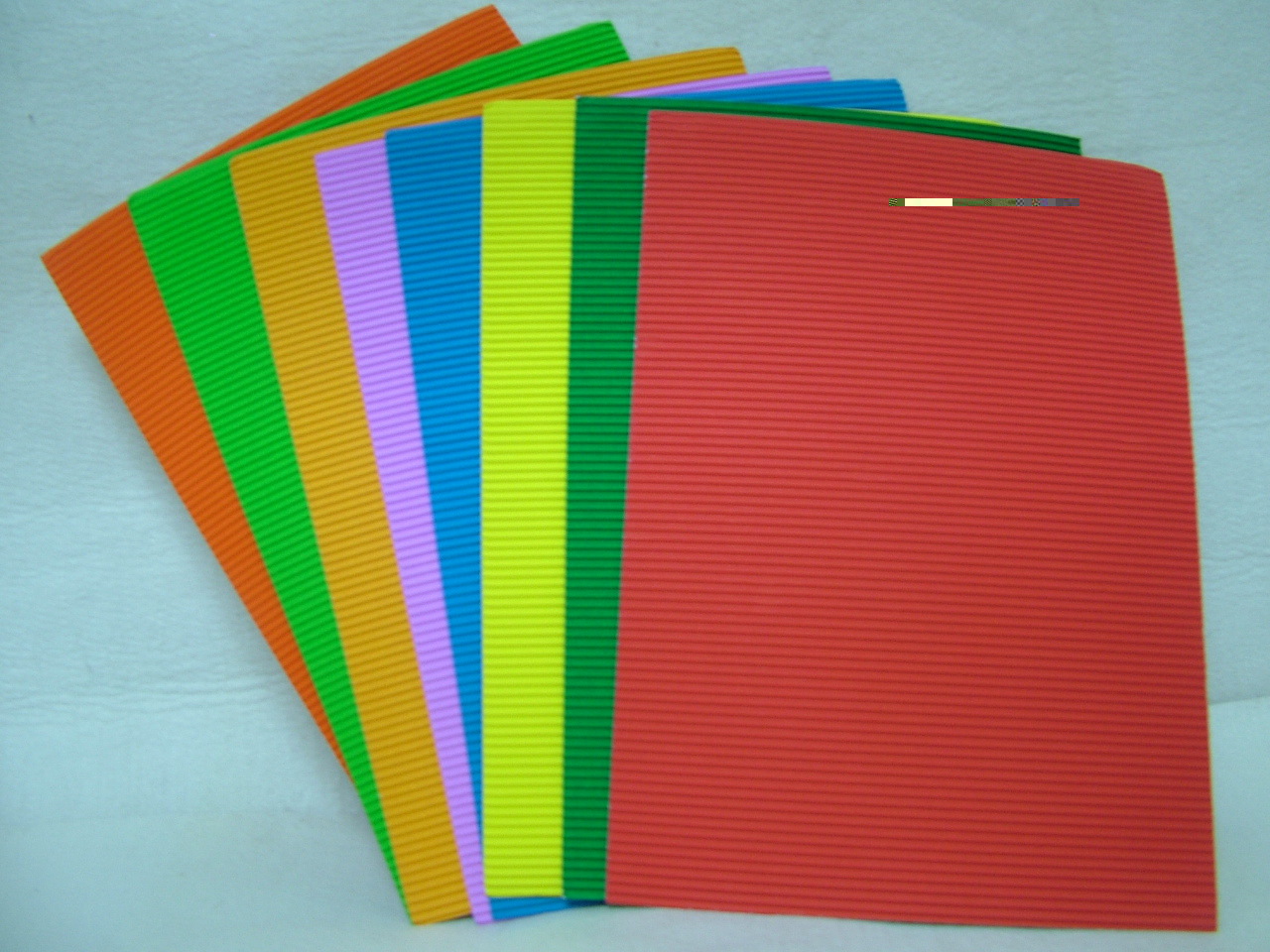 a4开彩色瓦楞纸 瓦棱纸 儿童diy手工材料 手工纸 美工纸8色 混装