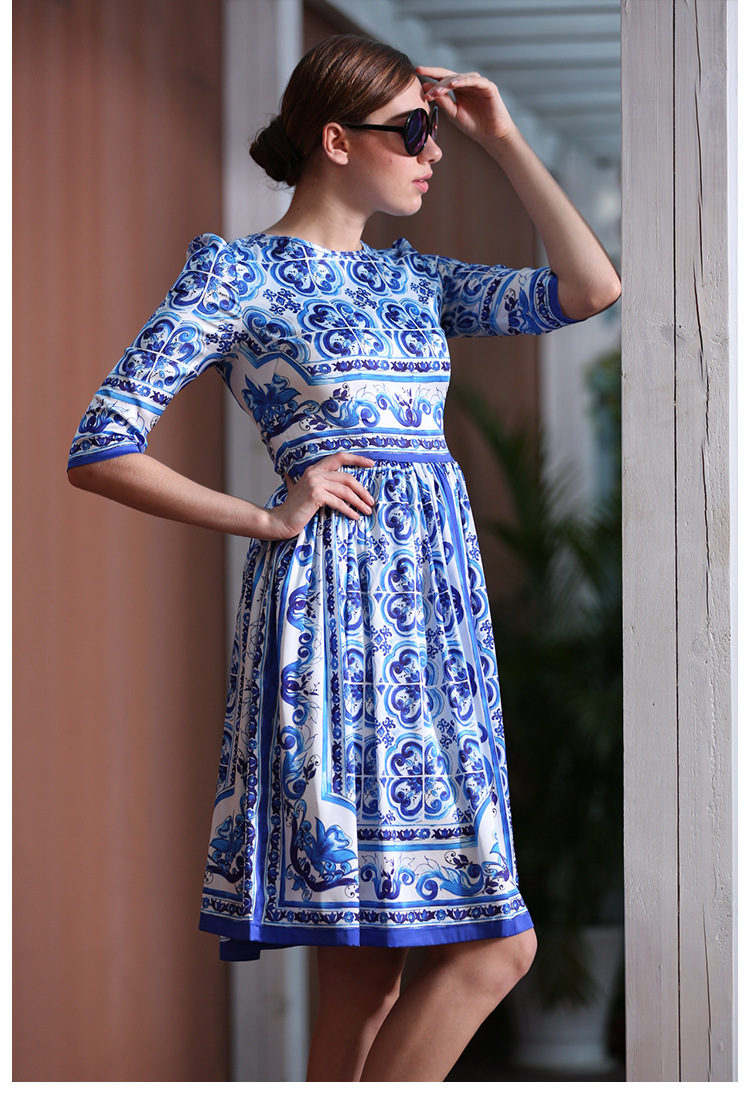 秋季新品青花瓷中袖圆领连衣裙批发 欧洲站品牌女装修身花裙