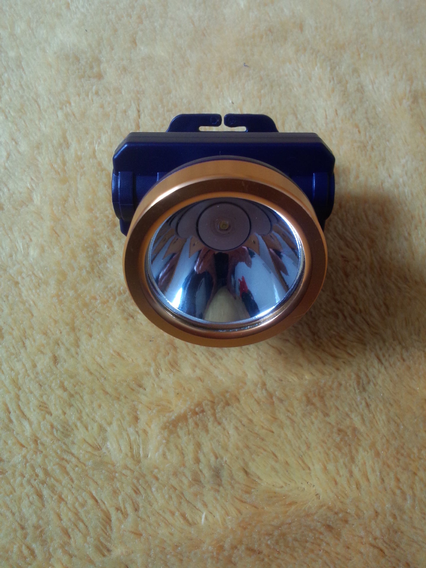 强光led大功率 迷彩 黑色 铝合金盖 8w单锂电池头灯.