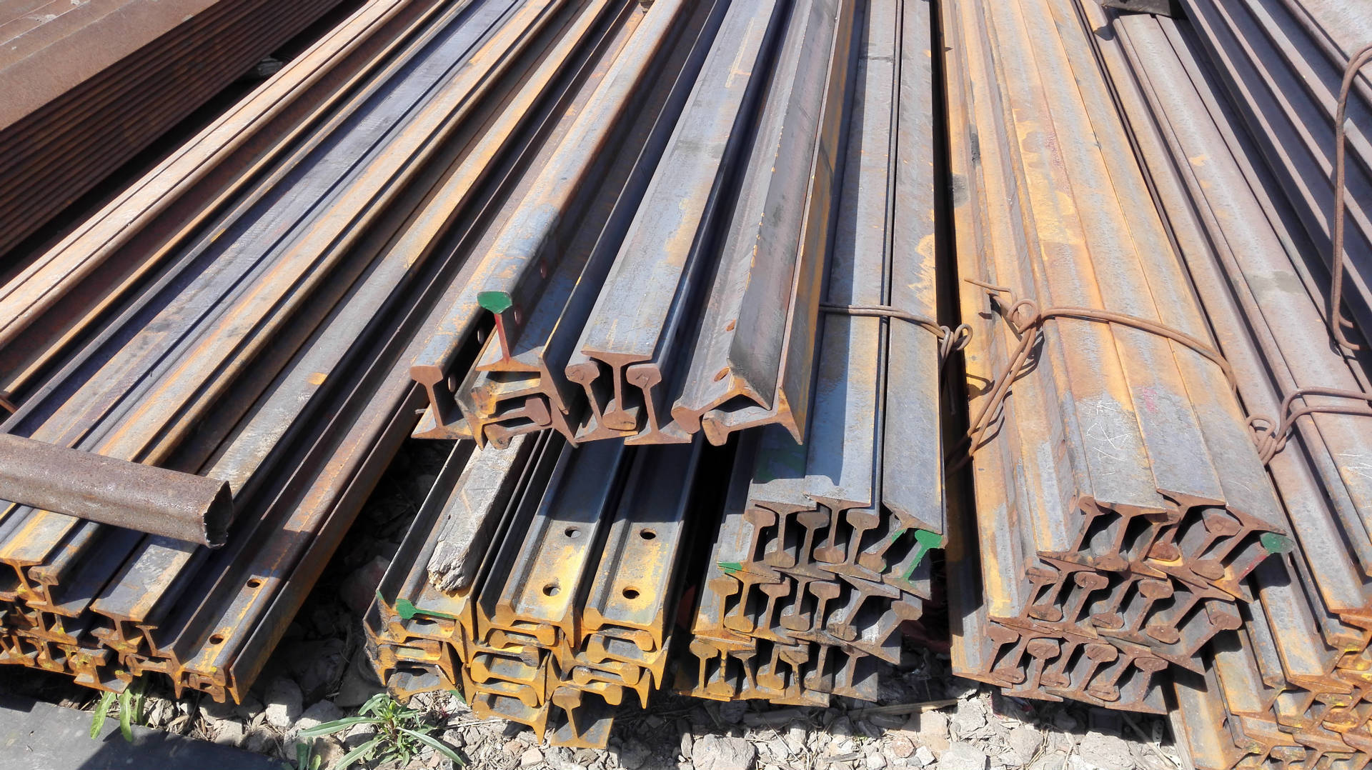 供应43kg钢轨 50kg铁轨 24kg轻道轨 实力企业值得信赖